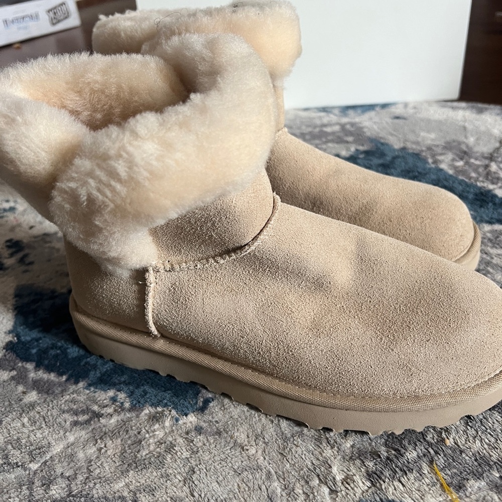 UGG Saniya Shearling Mini